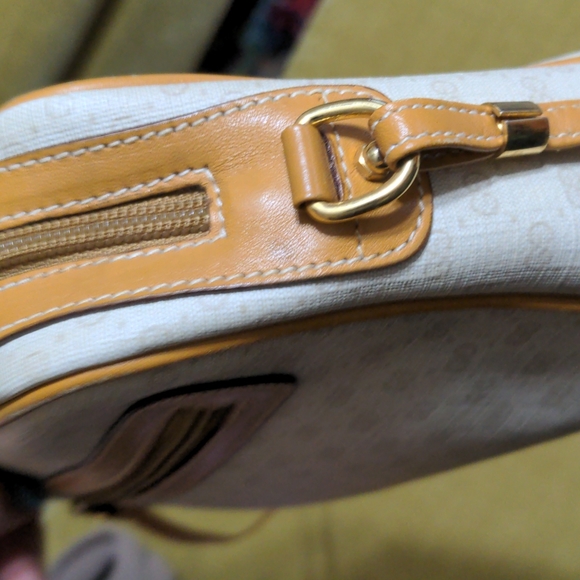 Vintage Gucci Camera Micro GG Bag - Picture 10 of 16